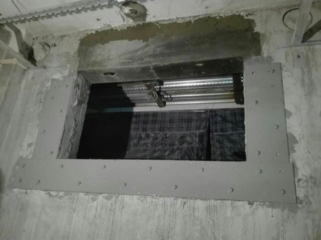 樓板開(kāi)洞后使用粘鋼法加固